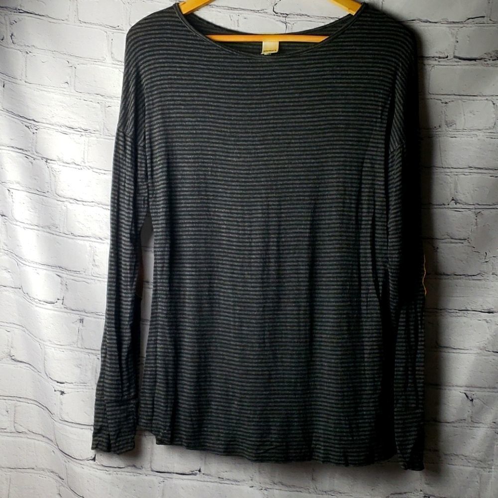 Brenda's Longsleeve‎